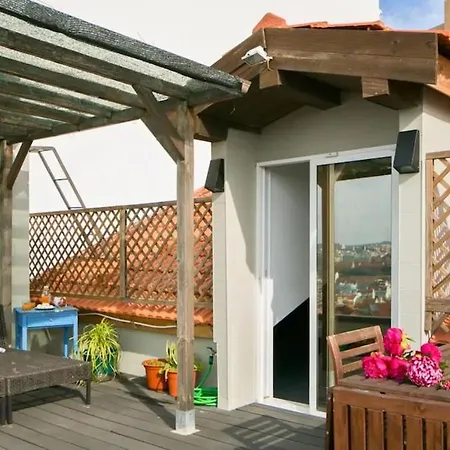 View With Rooftop Apartment *