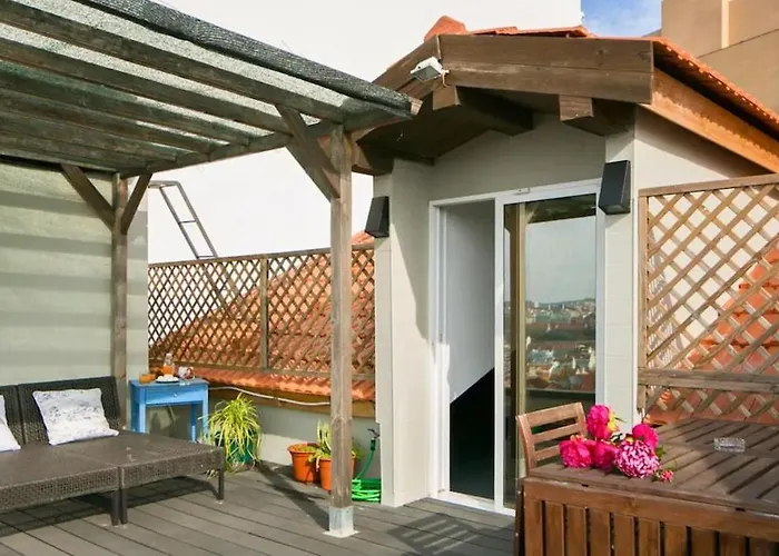 View With Rooftop Apartment *